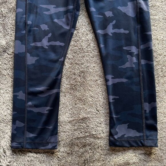 Athleta Ultimate Stash Pocket Camo Capri Sz S - Picture 4 of 8